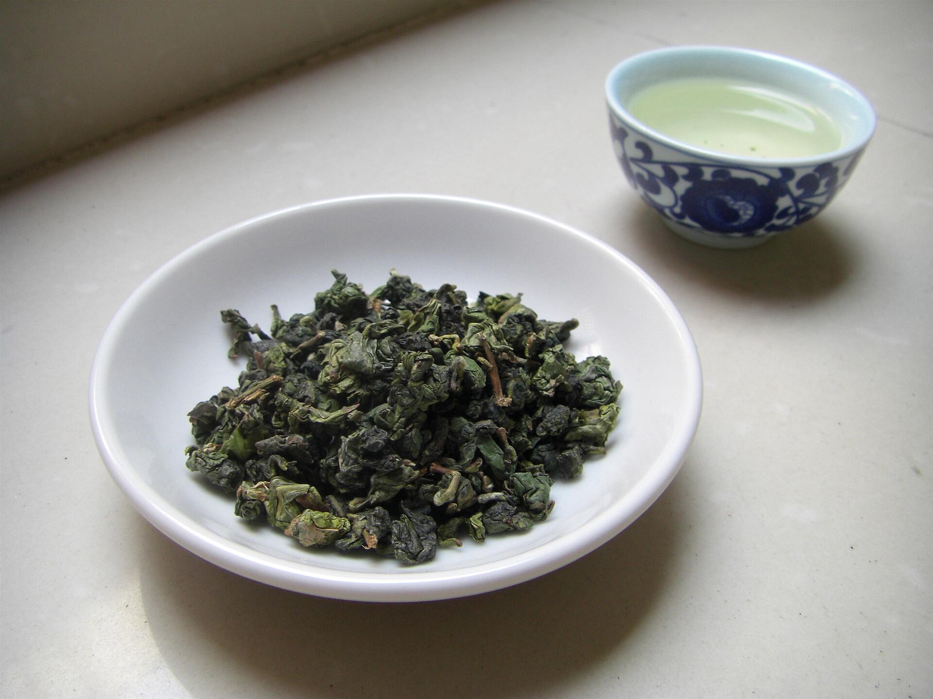 Oolong Tea for Beginners: Styles, Taste, Caffeine and How to Brew
